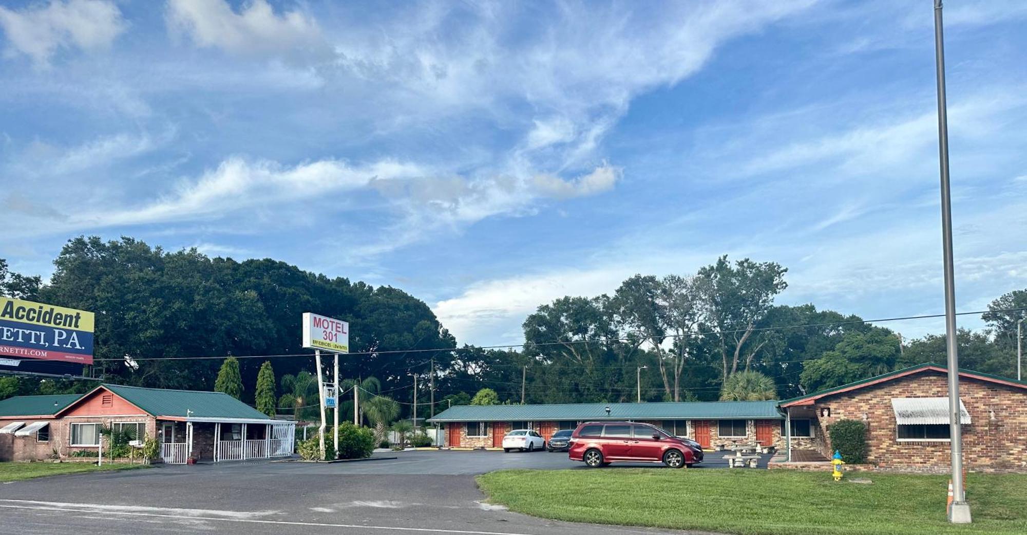 Motel 301 Orient Park Exterior foto